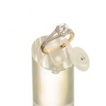 Кольцо с большим камнем 